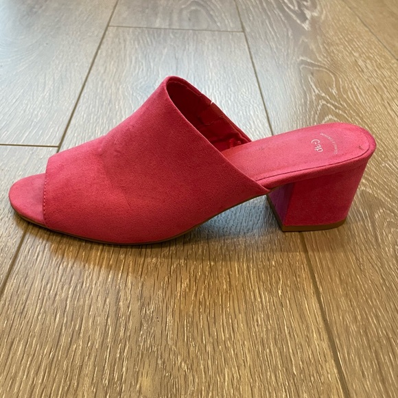 Pink size 9 Gap mules - Picture 4 of 8
